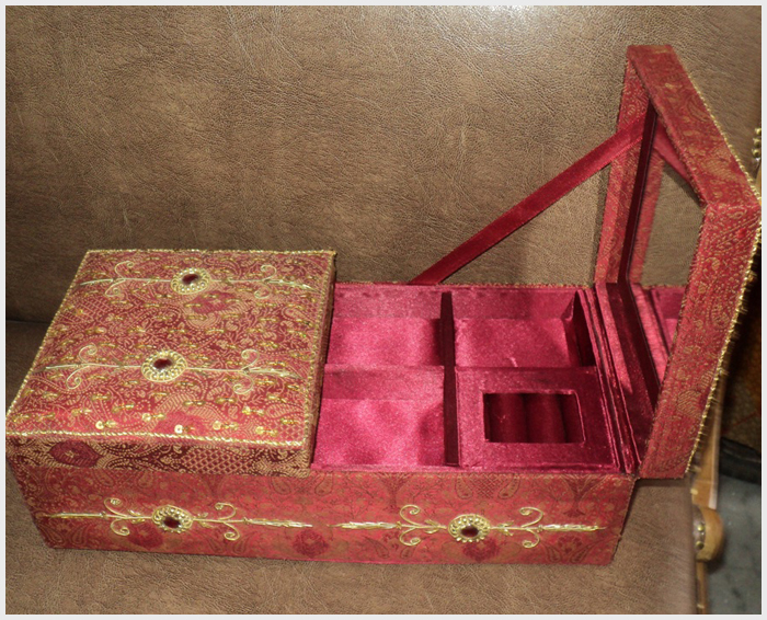 Beaded jewellery box 02